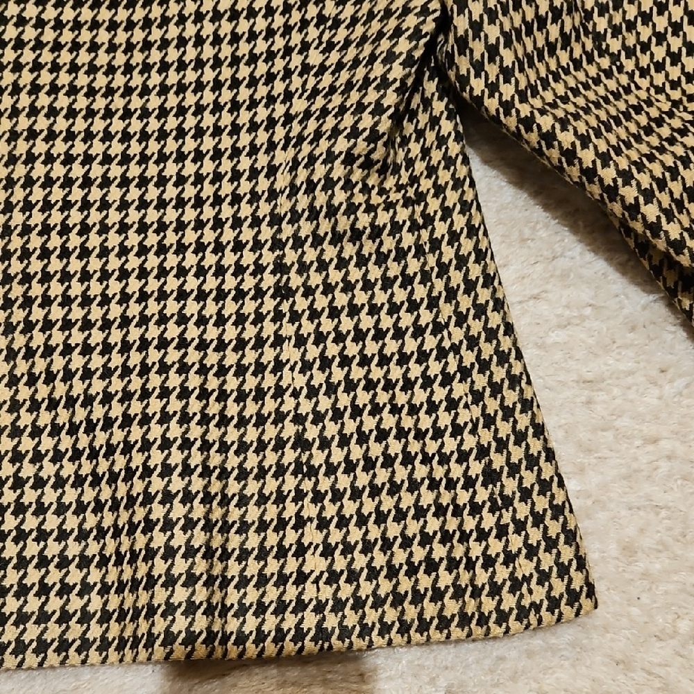 Houndstooth Patterned Jacket with Black Trim - image 12